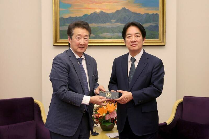 總統當選人暨副總統賴清德今天下午接見「戰略暨國際研究中心(CSIS)訪問團」時表示,未來新政府將秉持理性、審慎的態度處理兩岸關係,堅決維護台海和平現狀。(總統府提供) 總統當選人暨副總統賴清德今天下午接見「戰略暨國際研究中心(CSIS)訪問團」時表示,未來新政府將秉持理性、審慎的態度處理兩岸關係,堅決維護台海和平現狀。(總統府提供)