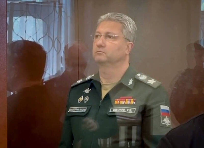 因涉贪被抓的俄罗斯副国防部长伊凡诺夫24日现身莫斯科的地方法院。（法新社）(photo:LTN)