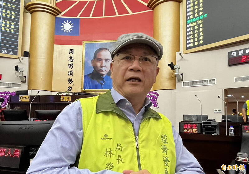 南市經發局長林榮川表示,尊重環評大會,但不會放棄、將持續努力。 (記者蔡文居攝) 南市經發局長林榮川表示,尊重環評大會,但不會放棄、將持續努力。 (記者蔡文居攝)