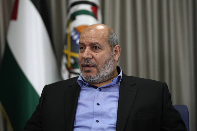 ハマスの高位政治指導者ハヤは24日のインタビューで、1967年以前の国境画定に従ってパレスチナを樹立できれば、ハマスは少なくとも5年間は停戦する用意があると述べた。 [AP通信]
