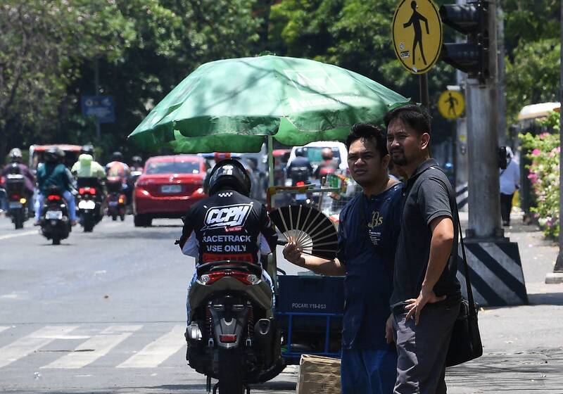 フィリピンは最近猛暑に見舞われており、少なくとも30の都市で42°Cを超える危険なレベルに達し、北部のカガヤン州(カガヤン州)では23日に48°Cの高温も発生しました。 (AFP通信)