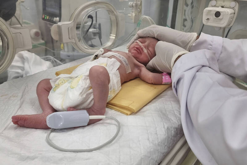 加薩孕婦空襲喪命 剖腹早產女嬰也離世