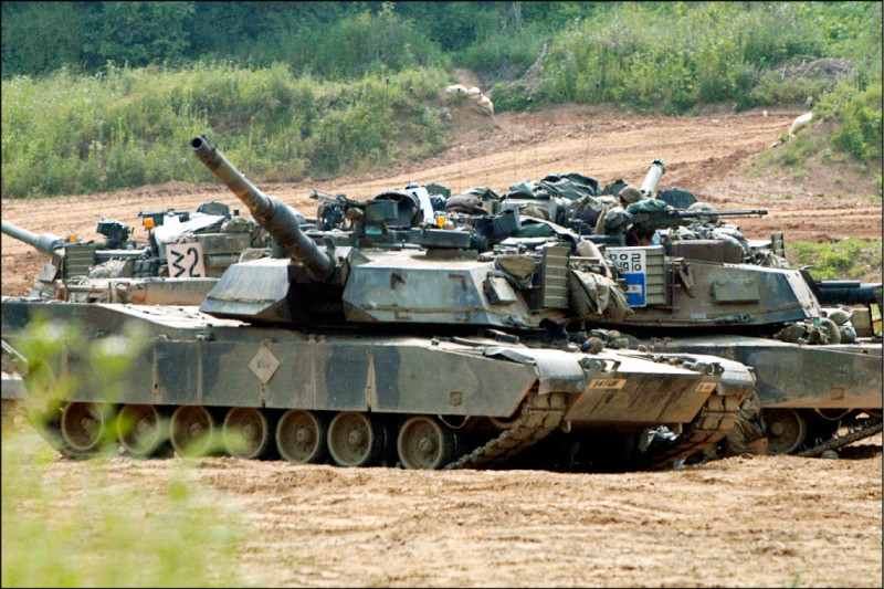 难敌俄大量无人机 美M1坦克暂退乌前线