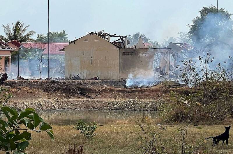柬埔寨一处军事基地27日下午发生弹药库爆炸意外，造成至少20位名军人死亡，还有多名军人受伤。（法新社）(photo:LTN)