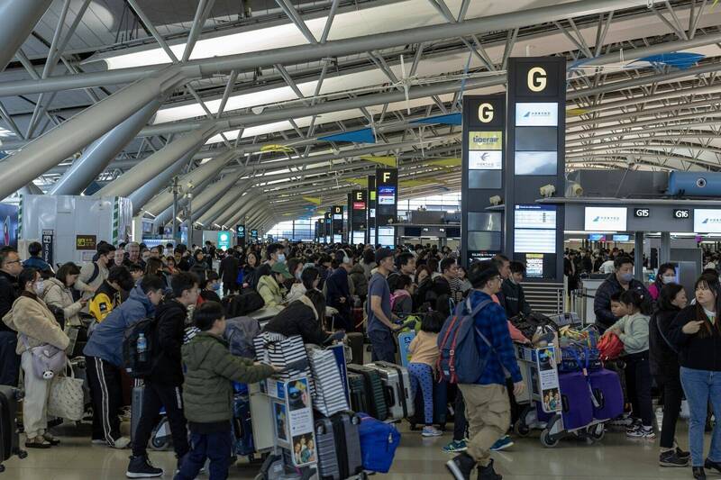 关西机场旅客人数众多，但行李运送效率备受国际肯定。（彭博）(photo:LTN)