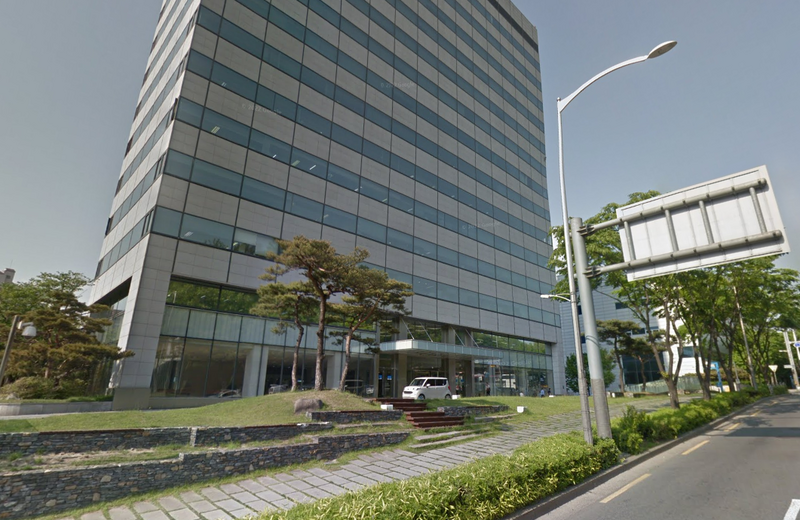 南韩建筑公司GS E&C在首尔瑞草区的豪华公寓，被爆出使用数千片中国不符标准的玻璃。图为GS E&C瑞草总部大楼。（图撷自Google街景）(photo:LTN)