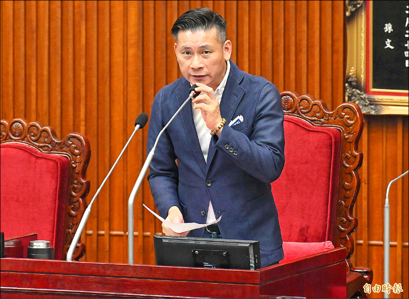 台北市議會藍綠議員共同提案市議會成立專案調查小組，圖為議長戴錫欽。（記者張嘉明攝）