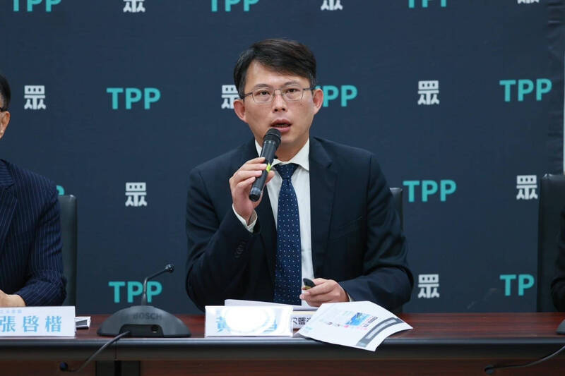 立院民眾黨團總召黃國昌認為,要求把「中國」一詞改為「大陸」沒有必要,並強調民眾黨是沒有意識型態的政黨。(立院民眾黨團提供) 立院民眾黨團總召黃國昌認為,要求把「中國」一詞改為「大陸」沒有必要,並強調民眾黨是沒有意識型態的政黨。(立院民眾黨團提供)
