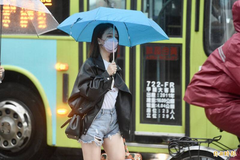 今晨中部以北仍有較大雨勢、北台偏涼。（資料照）