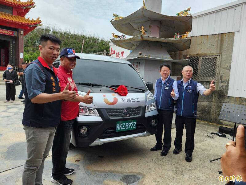 望安及將軍幸福巴士增加醫療及船班班次。(記者劉禹慶攝) 望安及將軍幸福巴士增加醫療及船班班次。(記者劉禹慶攝)