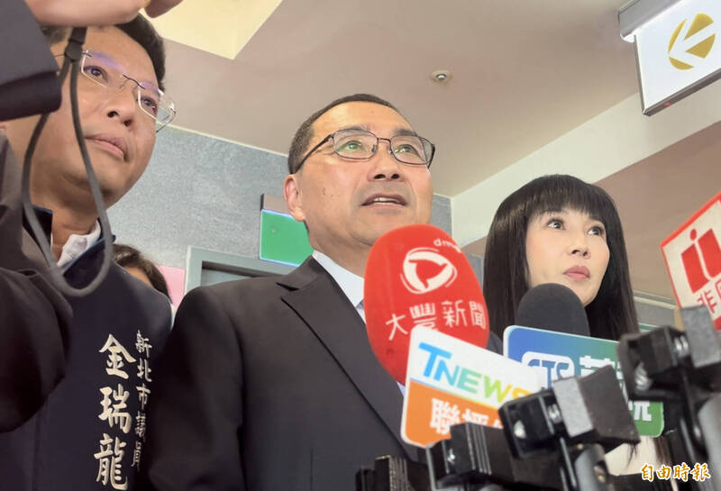 新北市長侯友宜(中)說,從頭到尾以安全為最大考量,核二議題目前仍在訴訟中,靜待司法處置。(記者董冠怡攝) 新北市長侯友宜(中)說,從頭到尾以安全為最大考量,核二議題目前仍在訴訟中,靜待司法處置。(記者董冠怡攝)