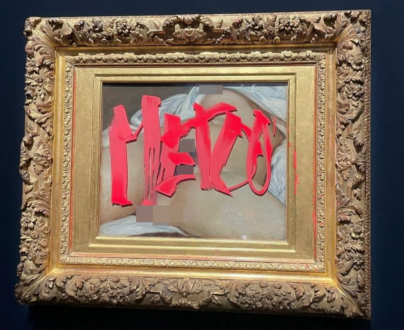 《世界的起源》近日遭人以红色喷漆写上「MeToo」。图片经马赛克处理。（图翻摄自X平台）(photo:LTN)