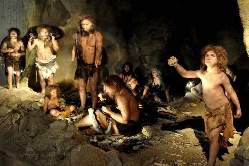 克罗埃西亚北部城镇克拉皮纳（Krapina）的尼安德塔人博物馆，展示了一个洞穴中尼安德塔人家庭的假想生活照。（图撷取自Krapina Neanderthal Museum官网）(photo:LTN)