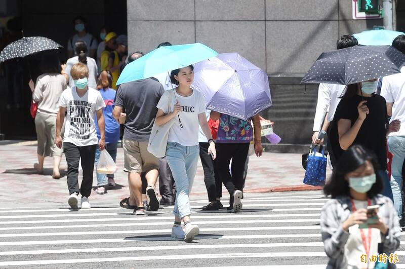 週六（11日）各地為多雲到晴的天氣，僅花東地區有零星降雨機會。（資料照）