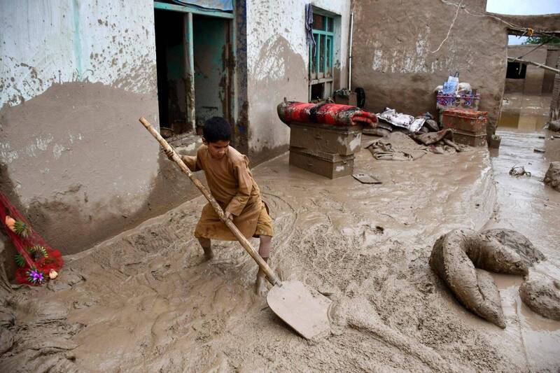 阿富汗暴洪肆虐 罹難人數增至逾300人