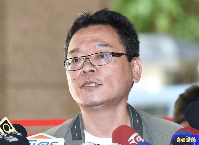 柯文哲前幕僚張益贍13日下午受訪再爆料指出,柯文哲除了白天透過「簽公文」時間會見財團,晚上的行程表也會有標註「私,」的私人行程;呼籲柯應對外交代清楚跟誰會面、談了什麼。 (資料照) 柯文哲前幕僚張益贍13日下午受訪再爆料指出,柯文哲除了白天透過「簽公文」時間會見財團,晚上的行程表也會有標註「私,」的私人行程;呼籲柯應對外交代清楚跟誰會面、談了什麼。 (資料照)