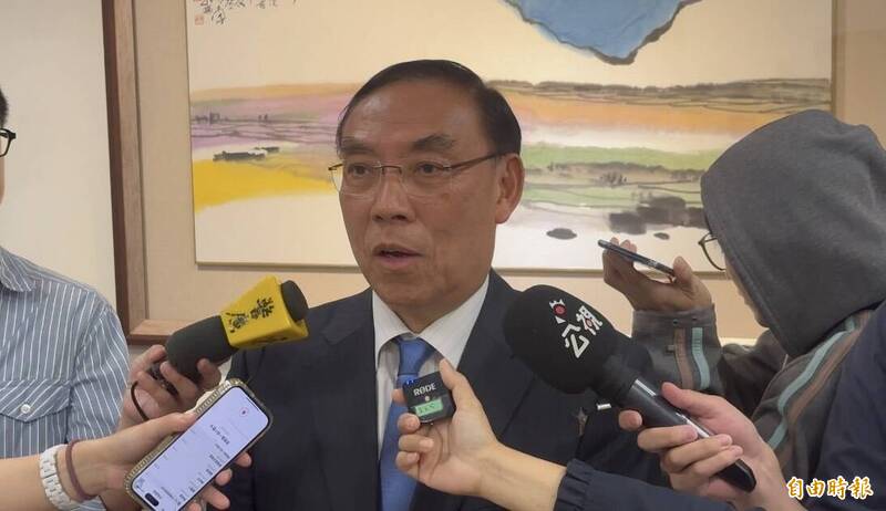 法務部長蔡清祥受訪時表示,林錫山符合申請假釋資格,因被羈押的753天也須列入計算。(記者吳昇儒攝) 法務部長蔡清祥受訪時表示,林錫山符合申請假釋資格,因被羈押的753天也須列入計算。(記者吳昇儒攝)