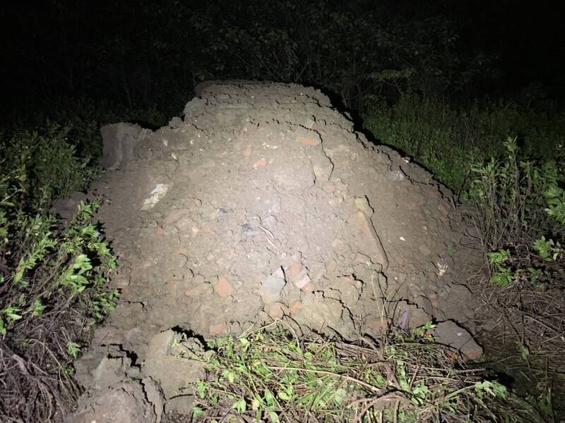 彰化縣又傳出偷倒廢土。(彰化縣環保局提供) 彰化縣又傳出偷倒廢土。(彰化縣環保局提供)