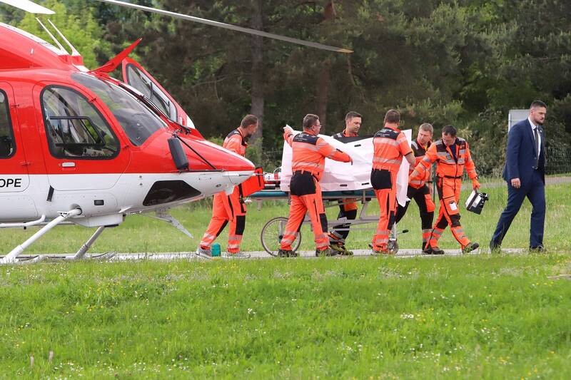 斯洛伐克总理菲科中弹受伤，被直升机送往医院急救。（法新社）(photo:LTN)