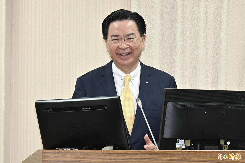外交部長吳釗燮15日出席外交及國防委員會報告「推動國際社會聲援我國參與世界衛生大會(WHA)執行現況」,並備質詢。(記者塗建榮攝) 外交部長吳釗燮15日出席外交及國防委員會報告「推動國際社會聲援我國參與世界衛生大會(WHA)執行現況」,並備質詢。(記者塗建榮攝)
