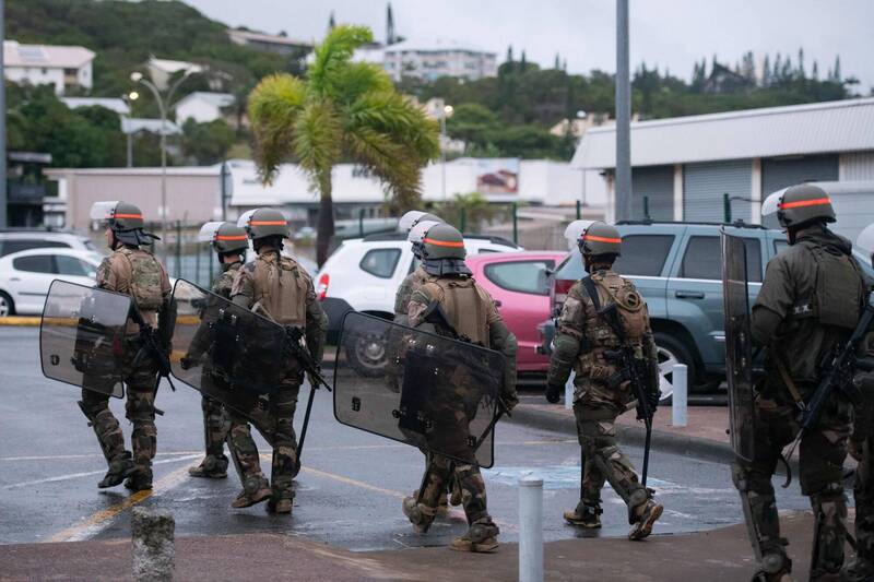 法属新喀里多尼亚近日发生暴动，法国从本土增派安全人员进行维安。（法新社）(photo:LTN)
