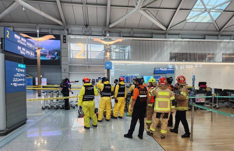 南韩仁川国际机场23日发生可疑事件，1名准备办理登机的旅客发现行李中出现不明粉末，警消立即封锁现场。（欧新社）(photo:LTN)