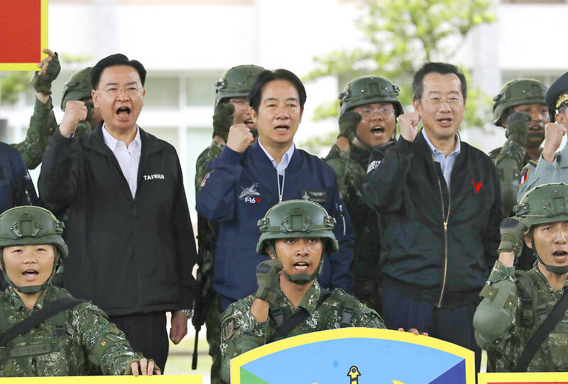 President William Lai, center, poses for a photo during a visit to the air base in Hualien yesterday.
Photo: Chiang Ying-ying, AP President William Lai, center, poses for a photo during a visit to the air base in Hualien yesterday.
Photo: Chiang Ying-ying, AP