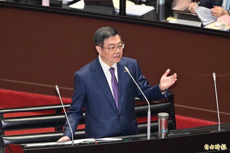 行政院長卓榮泰今天在立法院答詢時表示,很遺憾名單提出時,未按照一定程序完成,會在最短的時間提出。(記者田裕華攝) 行政院長卓榮泰今天在立法院答詢時表示,很遺憾名單提出時,未按照一定程序完成,會在最短的時間提出。(記者田裕華攝)
