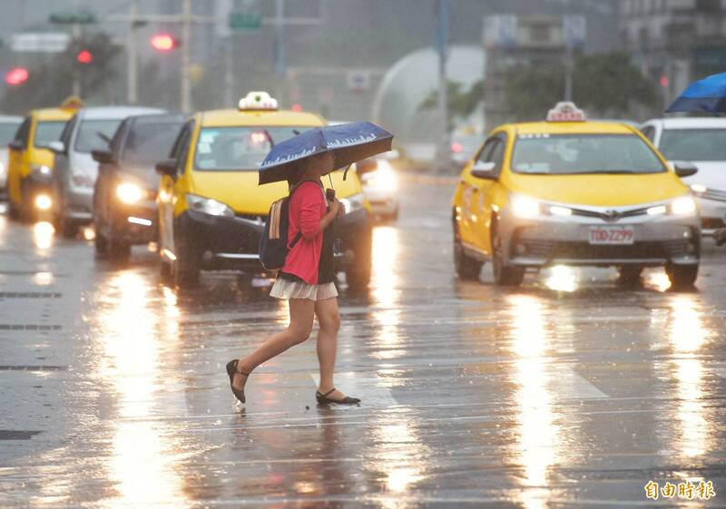 週日（2日）受鋒面影響，各地有大雨或局部豪雨發生的機率。（資料照）
