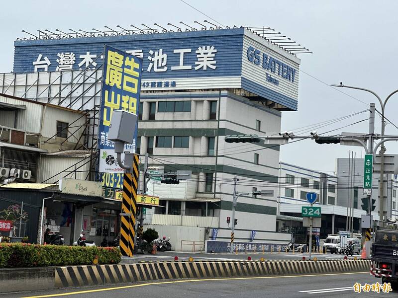台1線台南永康段與王行路口南、北雙向,各新增1支固定測速照相桿,防制重大交通事故發生。(記者劉婉君攝) 台1線台南永康段與王行路口南、北雙向,各新增1支固定測速照相桿,防制重大交通事故發生。(記者劉婉君攝)