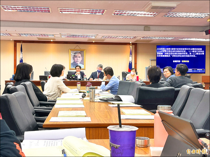 立法院內政委員會昨日初審通過「宗教團體以自然人名義登記不動產處理暫行條例修正草案」，將申請期限從2年延長為4年。（記者李文馨攝）