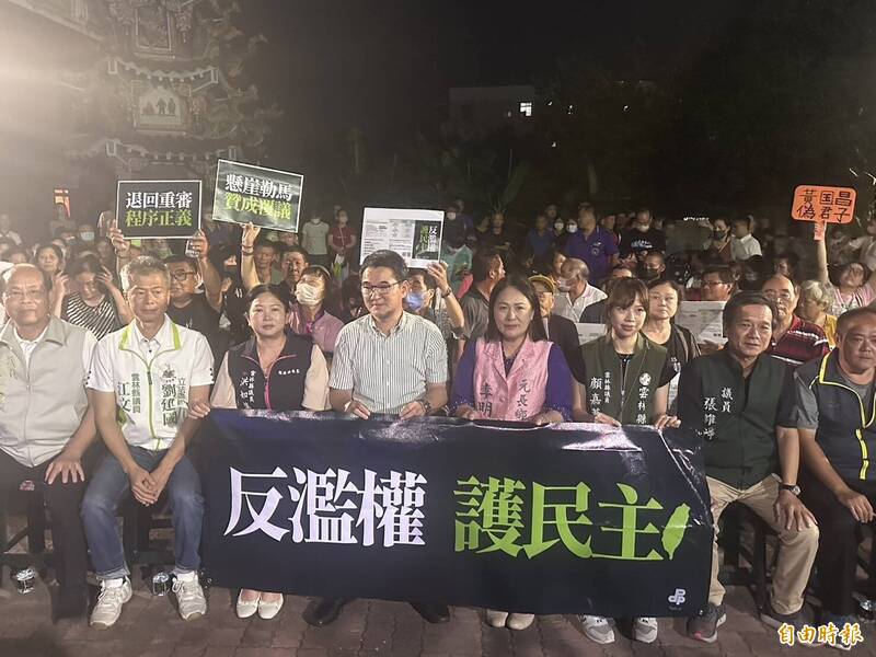 民進党雲林県党部は今夜、斗六の順義宮で「権力乱用に反対し、民主主義を守る」と題した講演会を開催した。 (写真:李文徳記者)