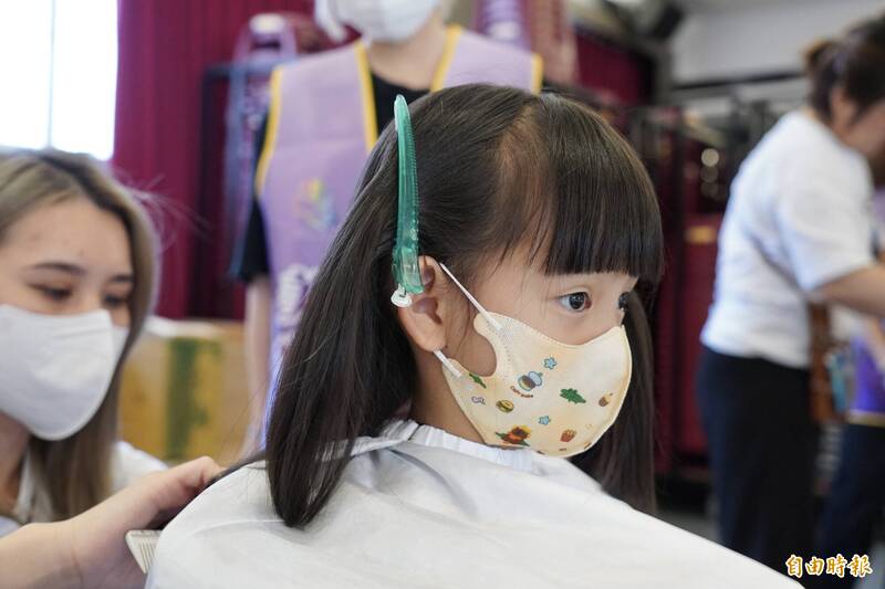 新北5歲小妹妹捐髮助癌友 小五男童留長髮