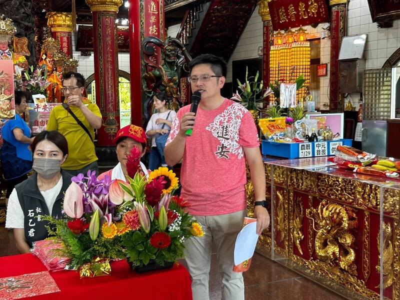 進安宮將舉辦尋根文化之旅,廟方今天為活動宣傳,說明活動構想,希望追溯北方澳遷村歷史。(蘇澳鎮公所提供) 進安宮將舉辦尋根文化之旅,廟方今天為活動宣傳,說明活動構想,希望追溯北方澳遷村歷史。(蘇澳鎮公所提供)