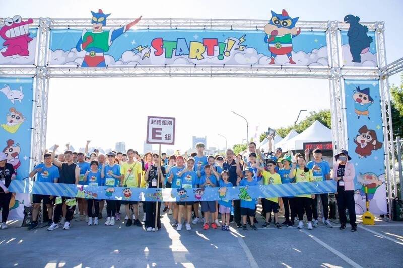 2024全國首場「 蠟筆小新 FUN RUN」路跑今在台中市中央球場登場。(圖由市府提供) 2024全國首場「 蠟筆小新 FUN RUN」路跑今在台中市中央球場登場。(圖由市府提供)