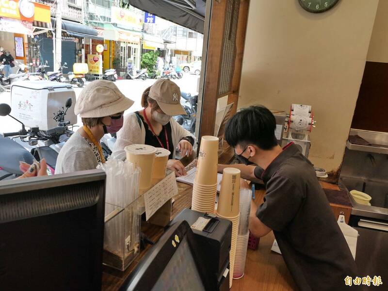 一名自稱在飲料店上班的網友分享，他在飲料店遇過的4種最煩客人。示意圖。（資料照）
