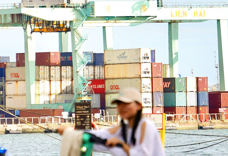 A woman is pictured near shipping containers at Port of Kaohsiung on June 27.
Photo: CNA A woman is pictured near shipping containers at Port of Kaohsiung on June 27.
Photo: CNA