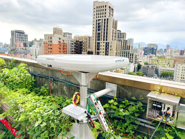 OneWeb low-Earth orbit satellite terminal equipment on the rooftop terrace of the Ministry of Digital Affairs building in Taipei is pictured on Monday.
Photo: CNA