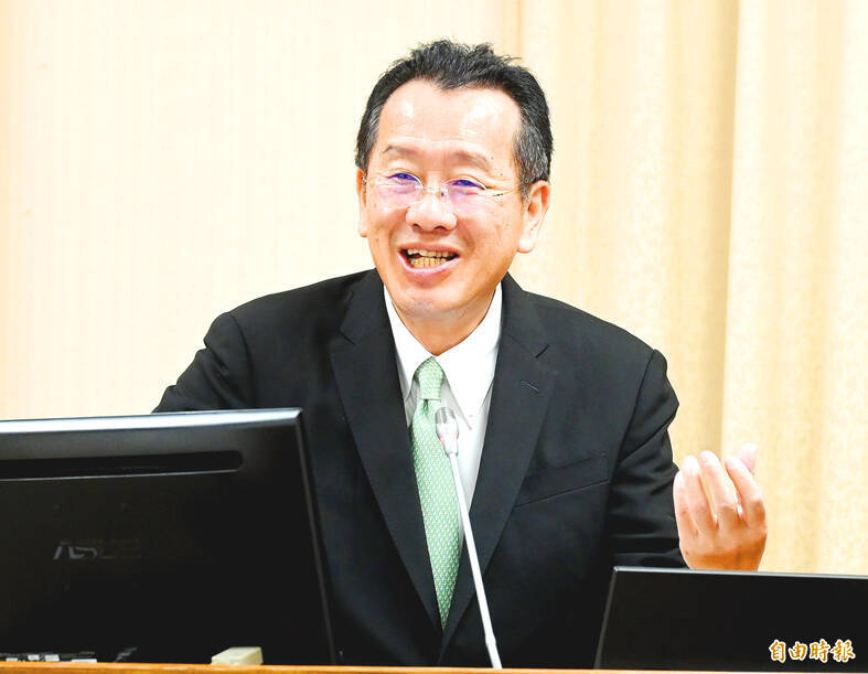 Minister of National Defense Wellington Koo speaks at the Legislative Yuan in Taipei yesterday.
Photo: Wang Yi-sung, Taipei Times Minister of National Defense Wellington Koo speaks at the Legislative Yuan in Taipei yesterday.
Photo: Wang Yi-sung, Taipei Times