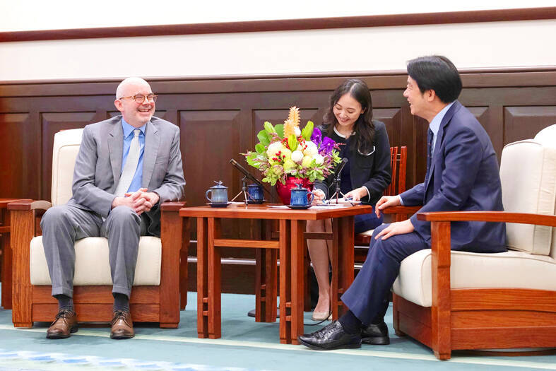 《TAIPEI TIMES》US Envoy Pledges Help With Self-defense - 焦點 - 自由時報電子報