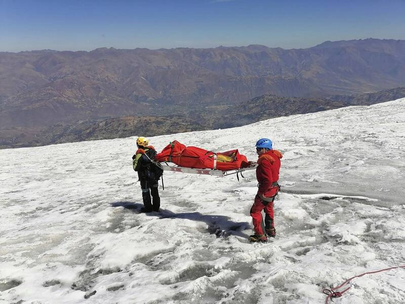 美國登山客22年前在攀登秘魯最高峰瓦斯卡蘭山時,遇雪崩失蹤,遺體因冰雪融化而被發現,身上裝備幾乎完好無缺。(美聯社) 美國登山客22年前在攀登秘魯最高峰瓦斯卡蘭山時,遇雪崩失蹤,遺體因冰雪融化而被發現,身上裝備幾乎完好無缺。(美聯社)