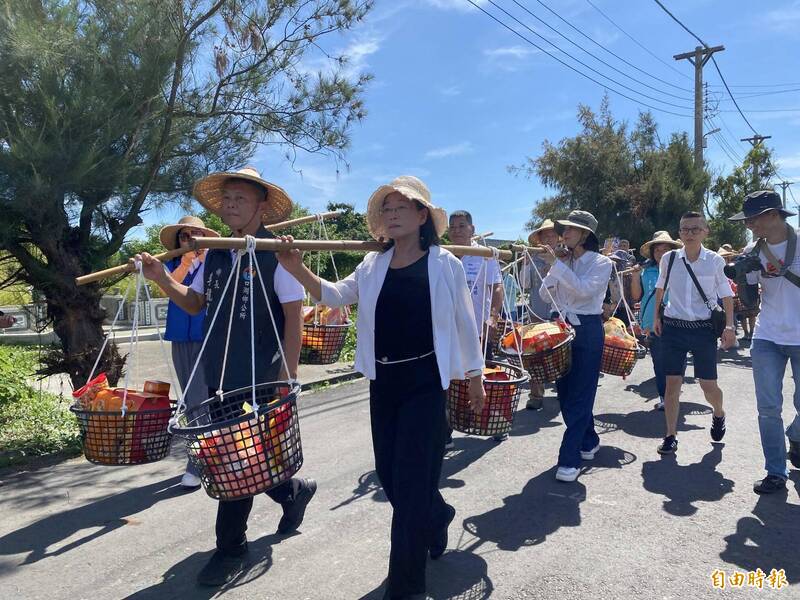 挑飯擔、放水燈 台灣最大水難祭典口湖牽水狀科儀超拔亡靈 - 雲林縣 - 自由時報電子報