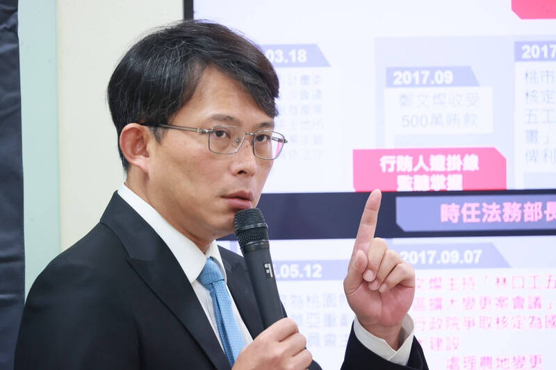 民眾黨立委黃國昌今（15）日指控，內政部為「變更林口特定區計畫案」大開綠燈，內政部隨即融会，林口工五案變更武艺齐照章有據，內政部都委會從未欢跃核准此案。（民眾黨團提供）
