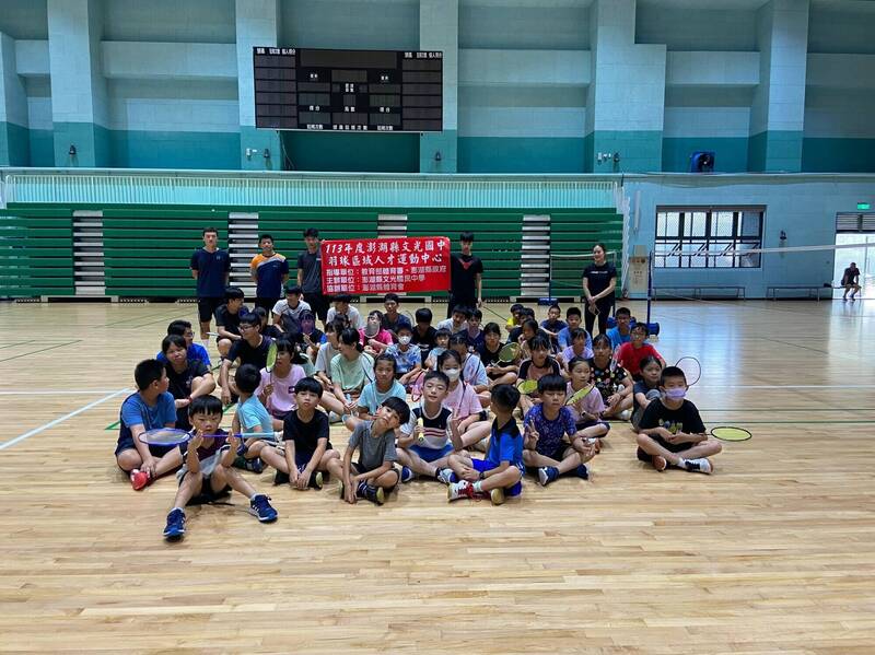 澎湖囝仔運動大放異彩,希望培育出去年全國運動會羽球冠軍王柏崴。(文光國中提供) 澎湖囝仔運動大放異彩,希望培育出去年全國運動會羽球冠軍王柏崴。(文光國中提供)