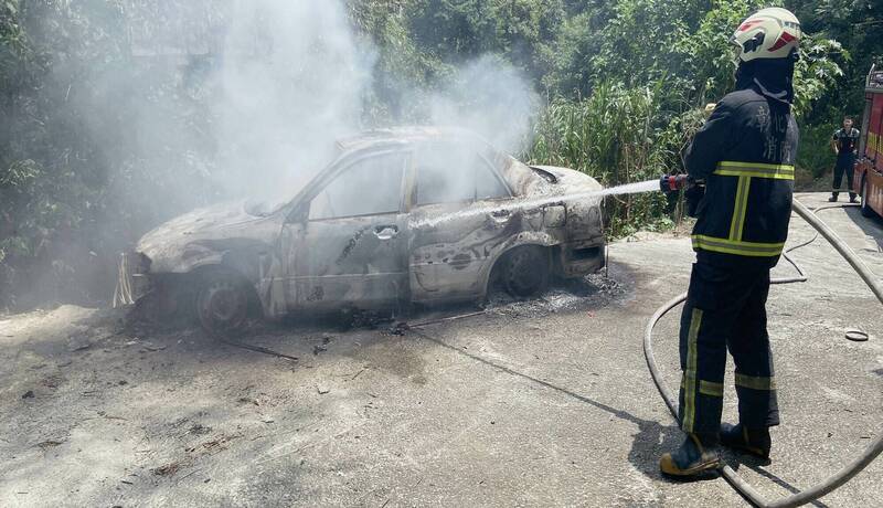 離奇！開車返家途中火燒車 7旬翁燒到碳化 - 社會 - 自由時報電子報