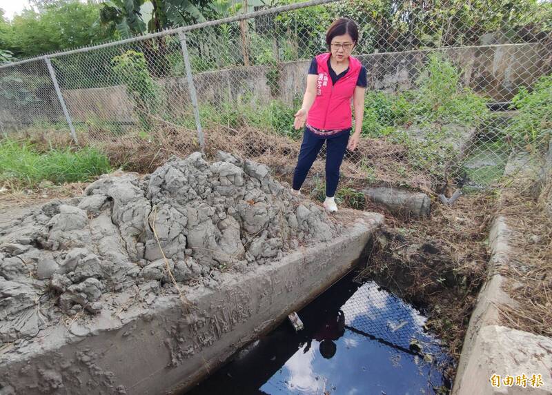 台中霧峰國6下灌溉溝泥沙阻塞 農民無水可灌溉