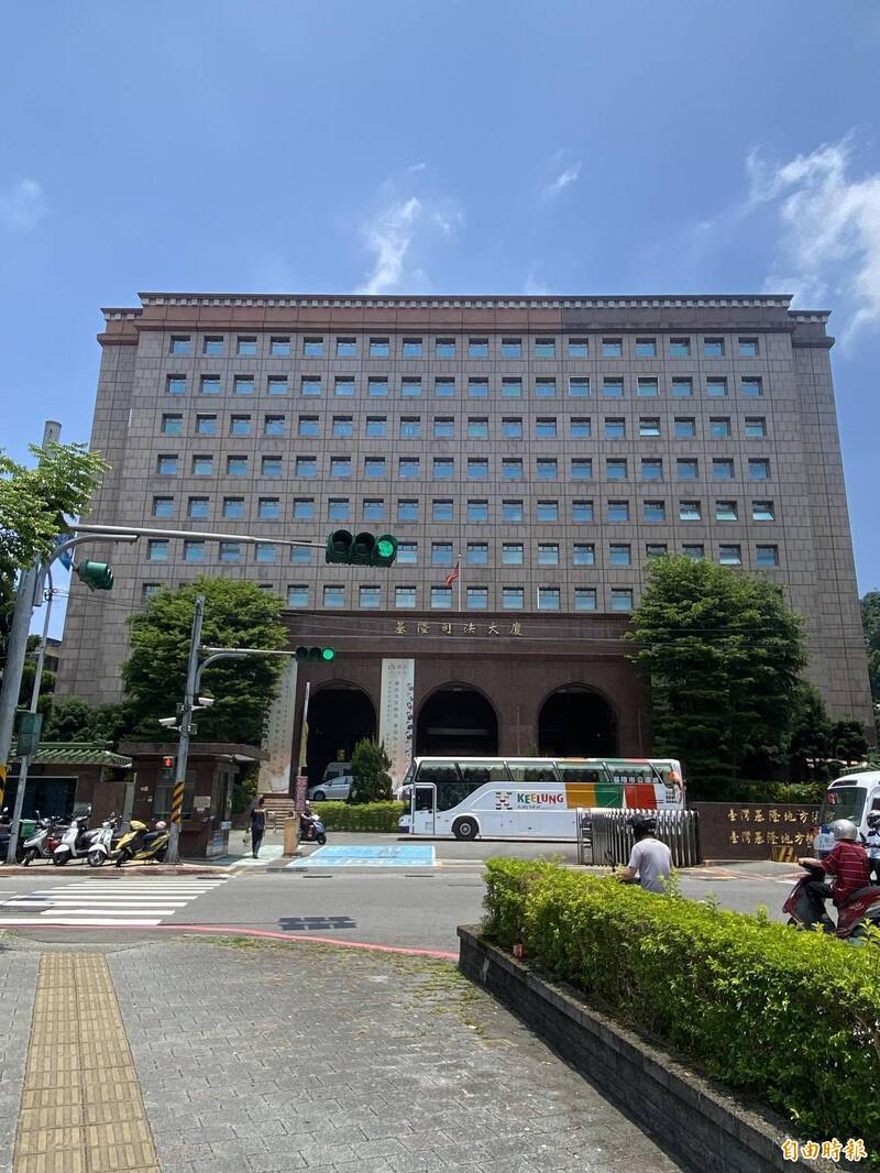 海軍艦隊指揮部鳳陽艦呂姓上校艦長被控性侵女部屬，基隆地院依強制性交罪未遂判他4年6月徒刑。 （記者林嘉東攝）