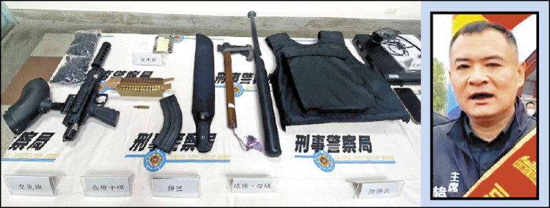 刑事局中打中心拘提韓青山(小圖,讀者提供),並搜索查扣空氣槍(大圖
左起)、刀械與球棒、防彈背心等證物。 (中打提供) 刑事局中打中心拘提韓青山(小圖,讀者提供),並搜索查扣空氣槍(大圖
左起)、刀械與球棒、防彈背心等證物。 (中打提供)