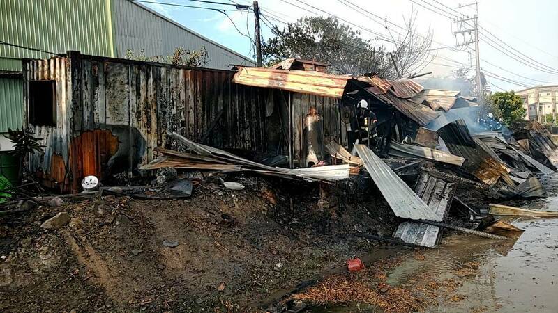 神岡大圳路廢棄工寮,付之一炬。(民眾提供) 神岡大圳路廢棄工寮,付之一炬。(民眾提供)