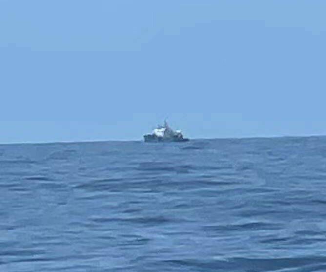 中國海警船先將海峽中線以西，視為固定巡邏區。（漁民提供）